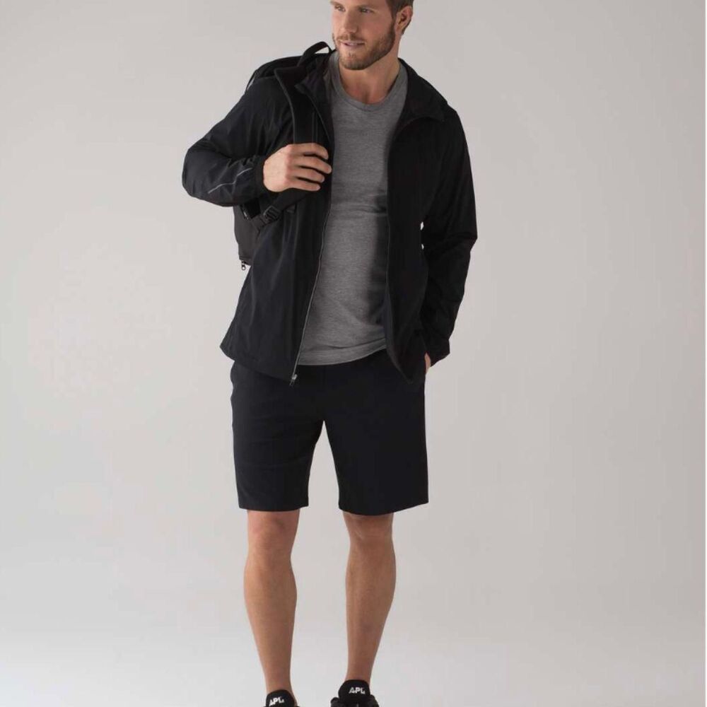 Lululemon Men's Twill Chill Short in Black - Size Medium